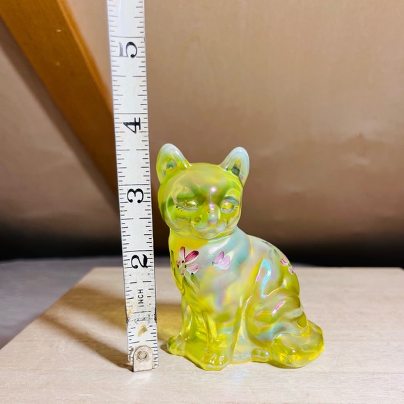 Sold!! Fenton Glass Hand Painted Topaz Opalescent Vaseline Glass Cat - Picture 8 of 8